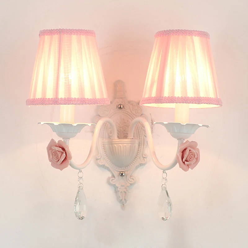 1/2-koppige wandverlichting van geplooide stof Pastoraal roze/blauw gevlochten afwerking nachtkastje met rozendecor Clearhalo