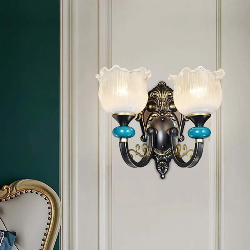 1/2-lamps bloemenkandelaar lichtarmatuur antiek zwart opaal geribbeld glas gebogen arm wandgemonteerde lamp Clearhalo