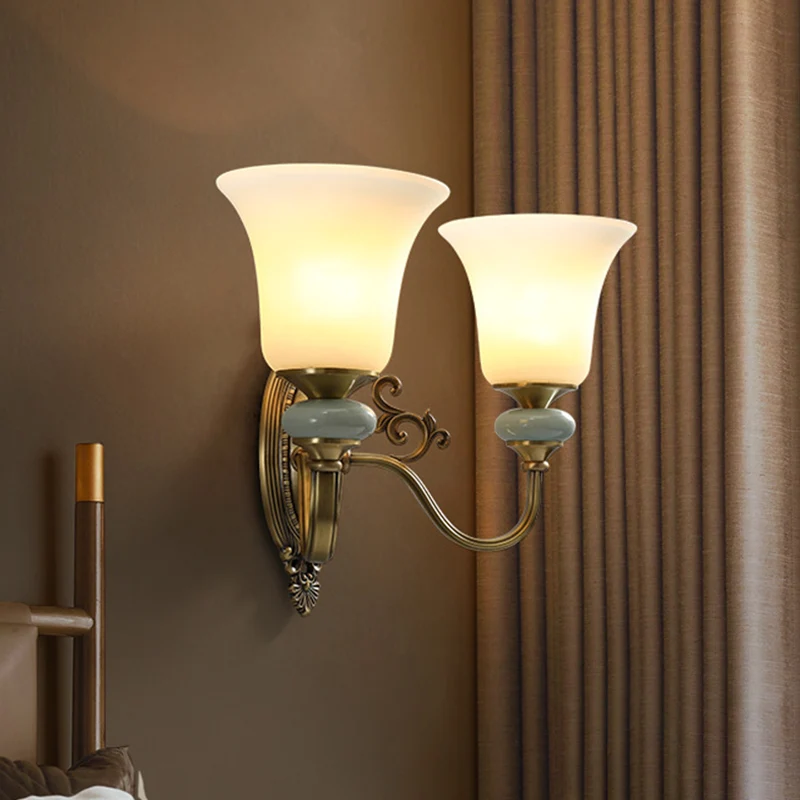 1/2-lamps matglazen wandlamp met vintage messing afwerking Bell nachtkastje wandverlichting idee Clearhalo