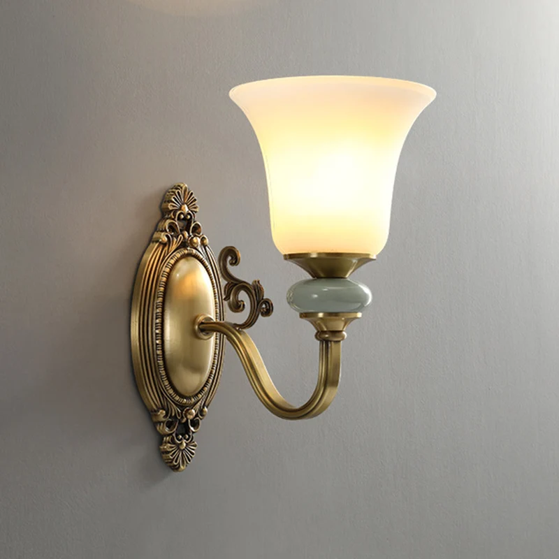 1/2-lamps matglazen wandlamp met vintage messing afwerking Bell nachtkastje wandverlichting idee Clearhalo