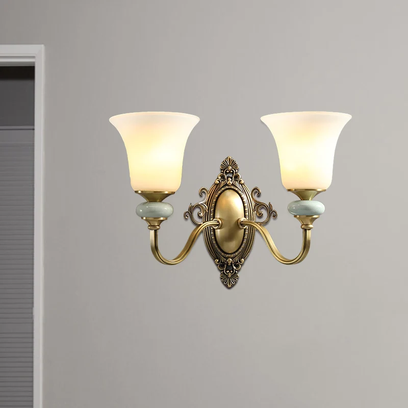 1/2-lamps matglazen wandlamp met vintage messing afwerking Bell nachtkastje wandverlichting idee Clearhalo
