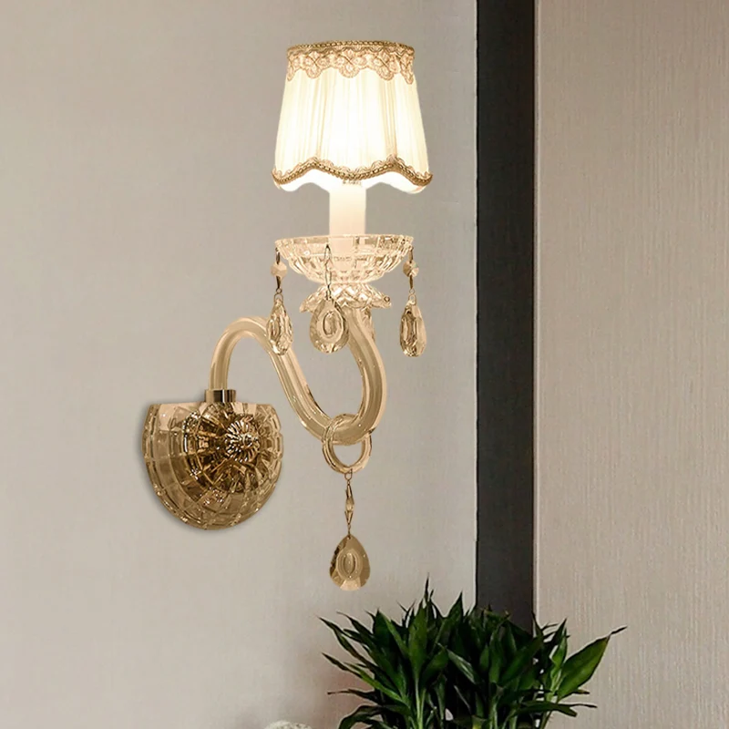 1/2-lichts kaarswandlamp Traditionele witte afwerking Helder kristallen wandlamp met geschulpte ton geplooide stoffen kap...