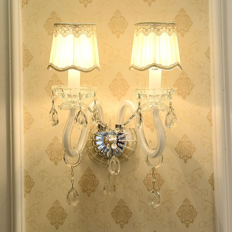 1/2-lichts kaarswandlamp Traditionele witte afwerking Helder kristallen wandlamp met geschulpte ton geplooide stoffen kap...