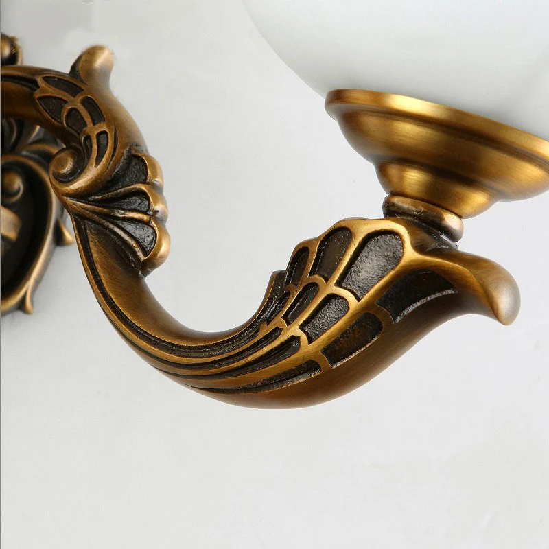 1/2-lichts komschaduw wandkandelaar vintage stijlvolle antiek koperen metalen wandlamp met melkachtige glazen kap Clearhalo