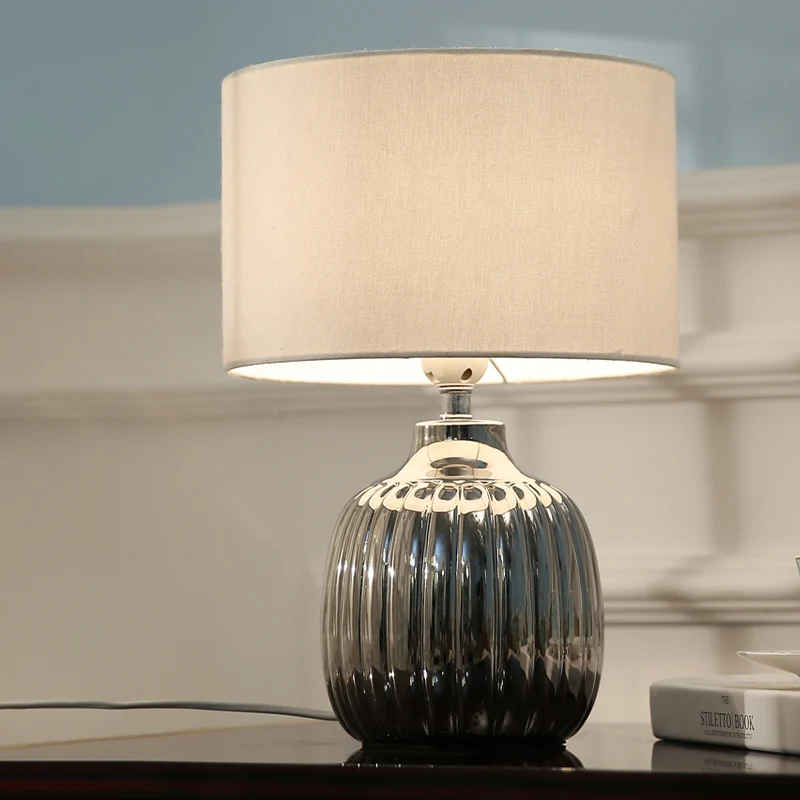 14"/15" L 1 lamp slaapkamer keramische nachtverlichting minimale witte afwerking tafellamp met trommelstof kap Clearhalo