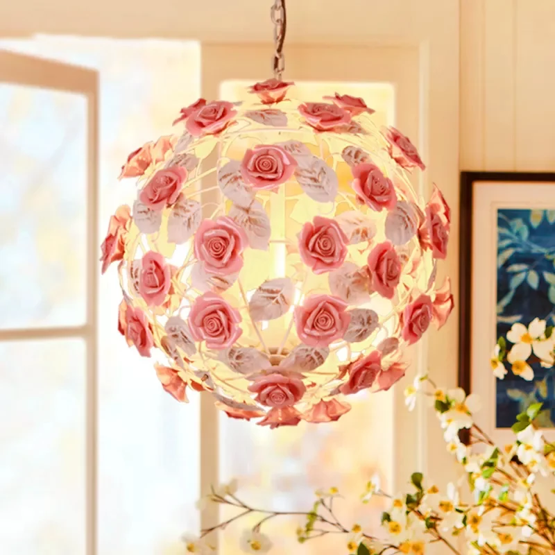 14"/16" W metaal roze hangende lichtarmatuur bal 1-kops romantische pastorale plafondlamp met rozendecor Clearhalo