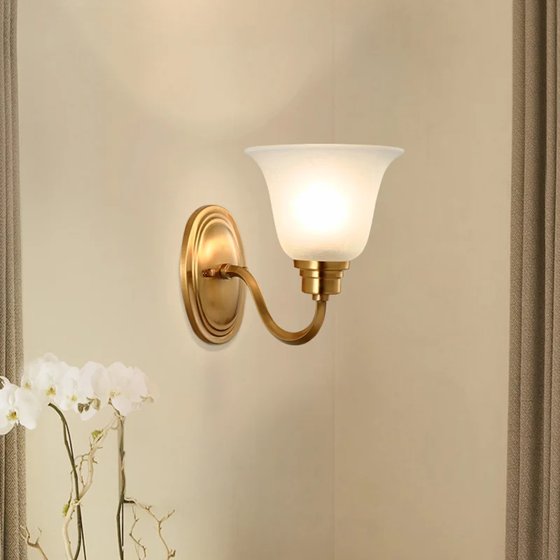 1 Head Frost Glass Wall Lighting Vintage Gold Uitlopende Vorm Nachtkastje Wandmontage Lichtarmatuur Clearhalo