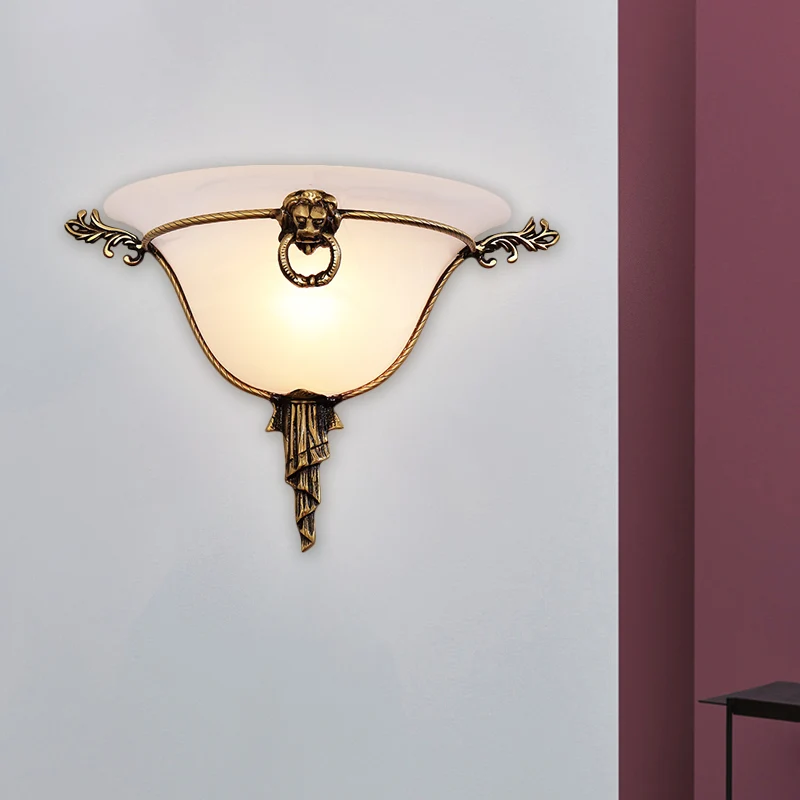 1-koppige koepelvormige schanslamp Traditionele messing matglazen wandmontageverlichting voor gang Clearhalo