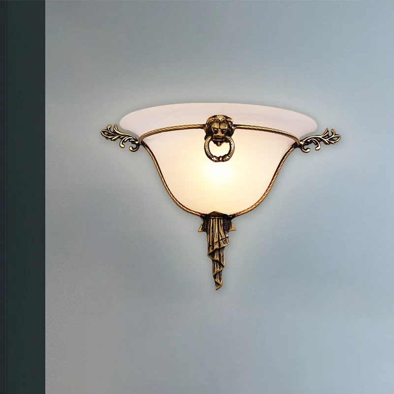 1-koppige koepelvormige schanslamp Traditionele messing matglazen wandmontageverlichting voor gang Clearhalo