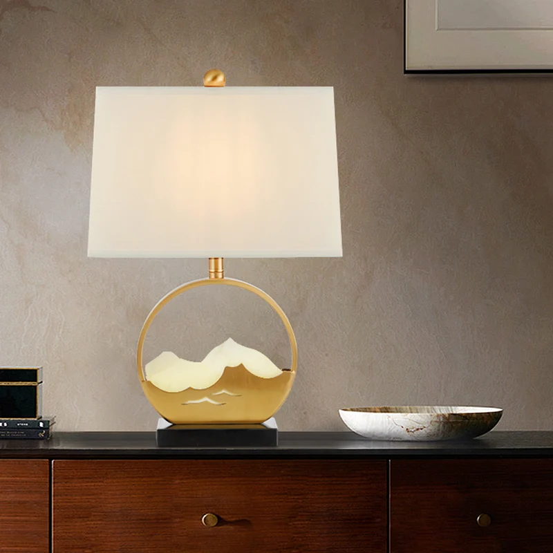 1-koppige trapeziumvormige bureaulamp, moderne stoffen nachttafellamp goud met rechthoekige zwarte marmeren voet Clearhalo