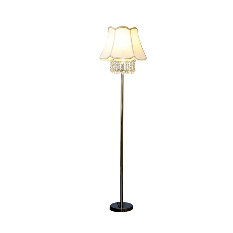 1-kops uitlopende vloerleeslamp Moderne staande lamp van witte stof met kristallen drapering Clearhalo
