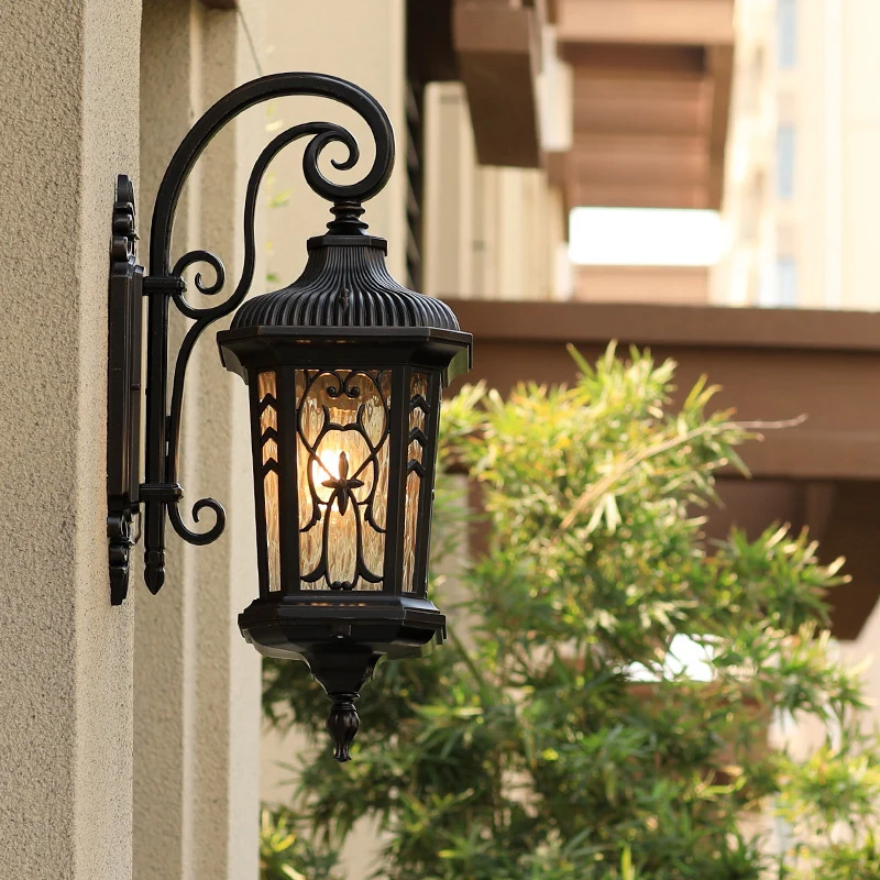 1-kops wandkandelaar verlichting landelijke lantaarn metalen wandlamp zwart met waterglazen kap Clearhalo