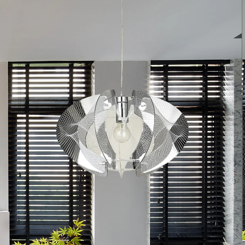 1-lamps restaurant hanglamp moderne chroom hanglamp met gebogen acryl kap Clearhalo