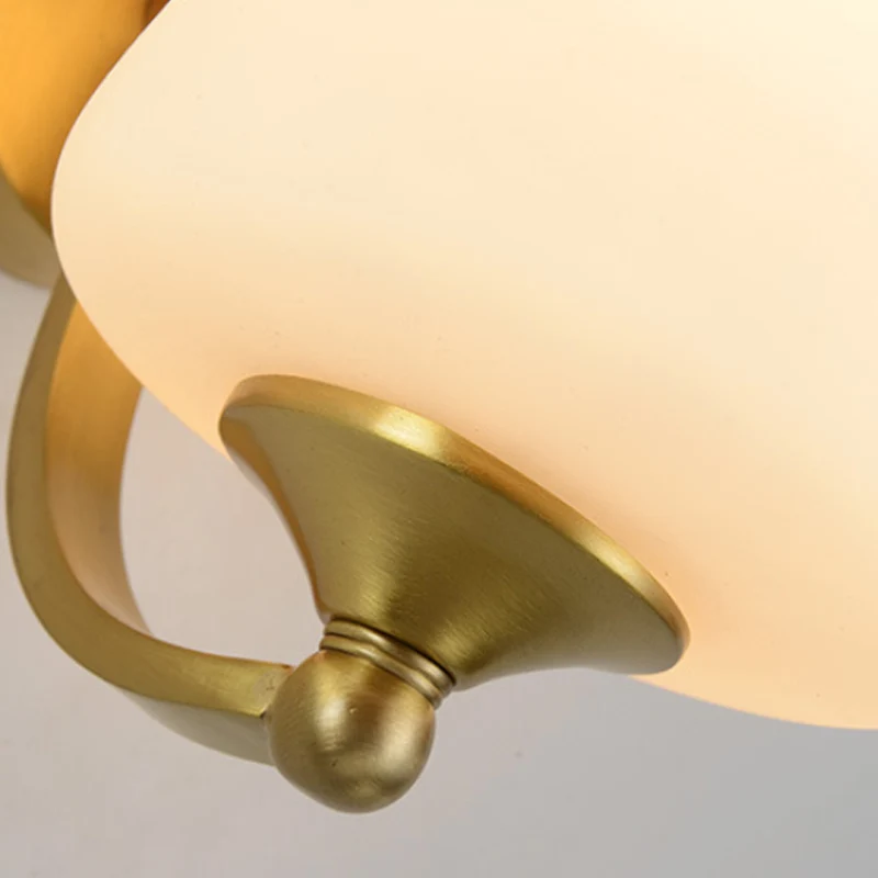 1-lamps schansverlichting met taps toelopende kap melkglas moderne stijlvolle slaapkamerwandlamp messing Clearhalo