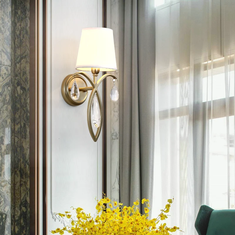 1-lichts conische wandlamp modern stijlvol stoffen schanslicht met traankristal deco messing voor slaapkamer Clearhalo