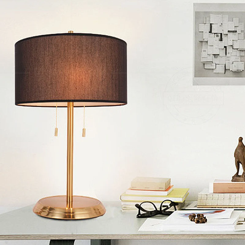 1-lichts Drum-bureaulamp Traditioneel zwart/wit/goud stoffen taakverlichting voor slaapkamer met metalen voet Clearhalo