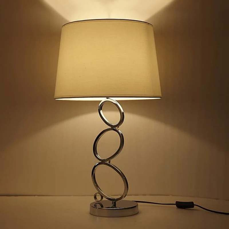 1-lichts Drum-bureaulamp Traditionele witte stoffen taakverlichting voor slaapkamer met ring Clearhalo