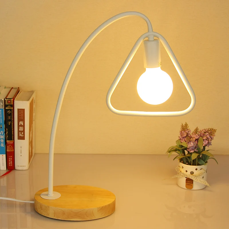1-lichts metalen tafelverlichting industriële stijl zwart/wit driehoekig frame schaduw staande tafellamp voor slaapkamer C...