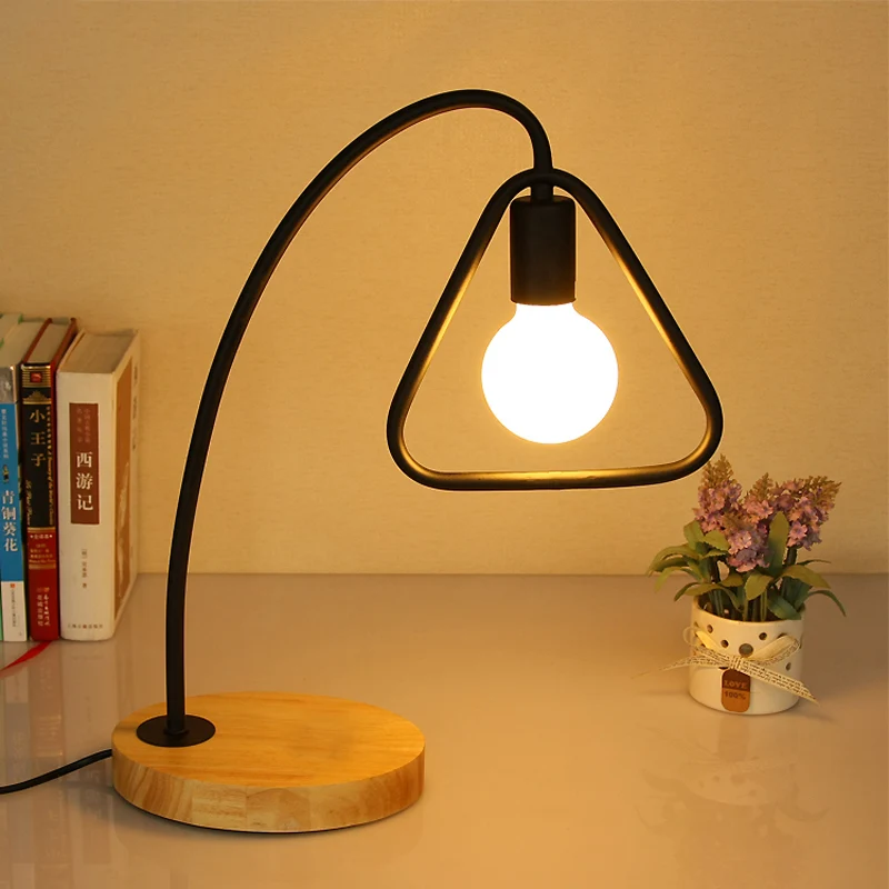 1-lichts metalen tafelverlichting industriële stijl zwart/wit driehoekig frame schaduw staande tafellamp voor slaapkamer C...