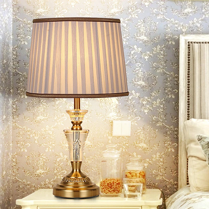 1-lichts nachtkastje met landelijke geplooide lampenkap, stoffen nachtkastje beige/roze met kristallen voet Clearhalo