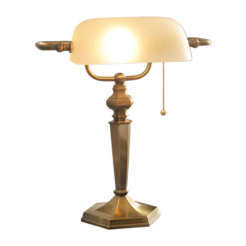 1-lichts nachtkastje met trekketting, traditionele metalen bureaulamp met zwart/messing afwerking en lichtbruine glazen ka...