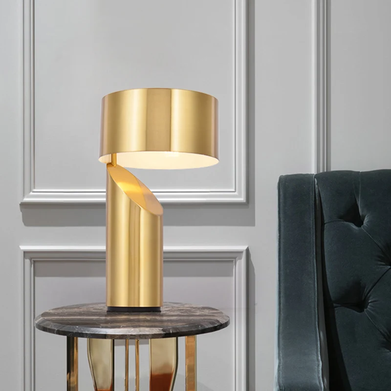 1-lichts nachtkastje voor op de slaapkamer, eenvoud, gouden tafellamp met metalen trommelkap Clearhalo