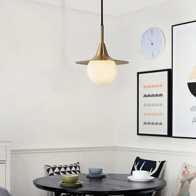 1-lichts uitlopende plafondhanglamp met melkglazen bolkap, messing hanglamp uit het midden van de eeuw voor eettafel Clear...