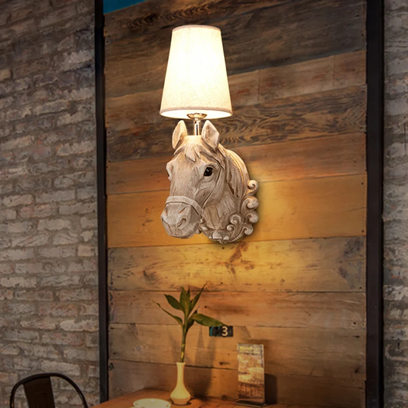 1-lichts wandlamp met traditionele paardenhars schanslamp lichtbruin met taps toelopende stoffen kap Clearhalo