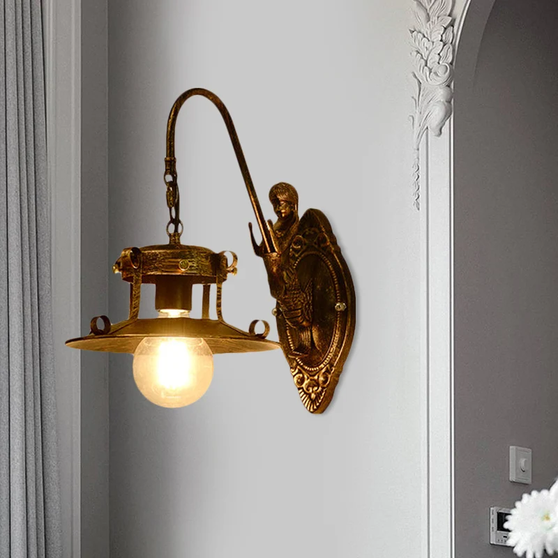 1-lichts wandverlichting landelijke traplamp met brede metalen kap messing Clearhalo