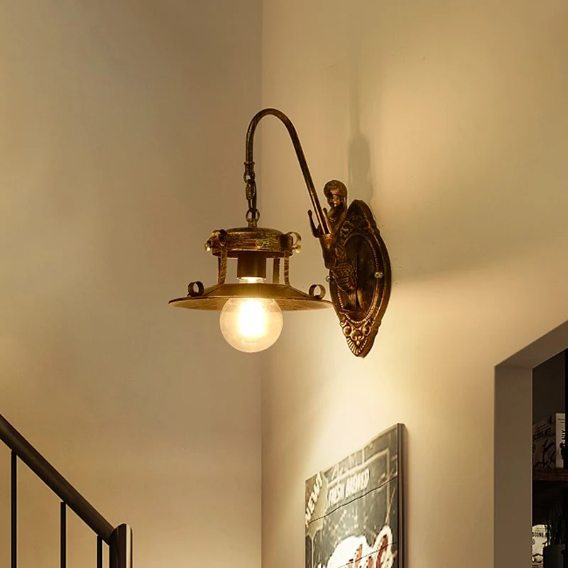 1-lichts wandverlichting landelijke traplamp met brede metalen kap messing Clearhalo