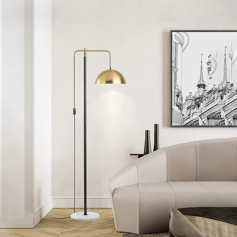 1-lichts woonkamer vloerlamp Eenvoudig messing marmeren staande lamp met koepelvormige metalen kap Clearhalo