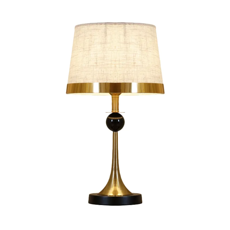 1-lichts woonkamertafellamp, eigentijdse gouden bureaulamp met trommelbeige stoffen kap Clearhalo