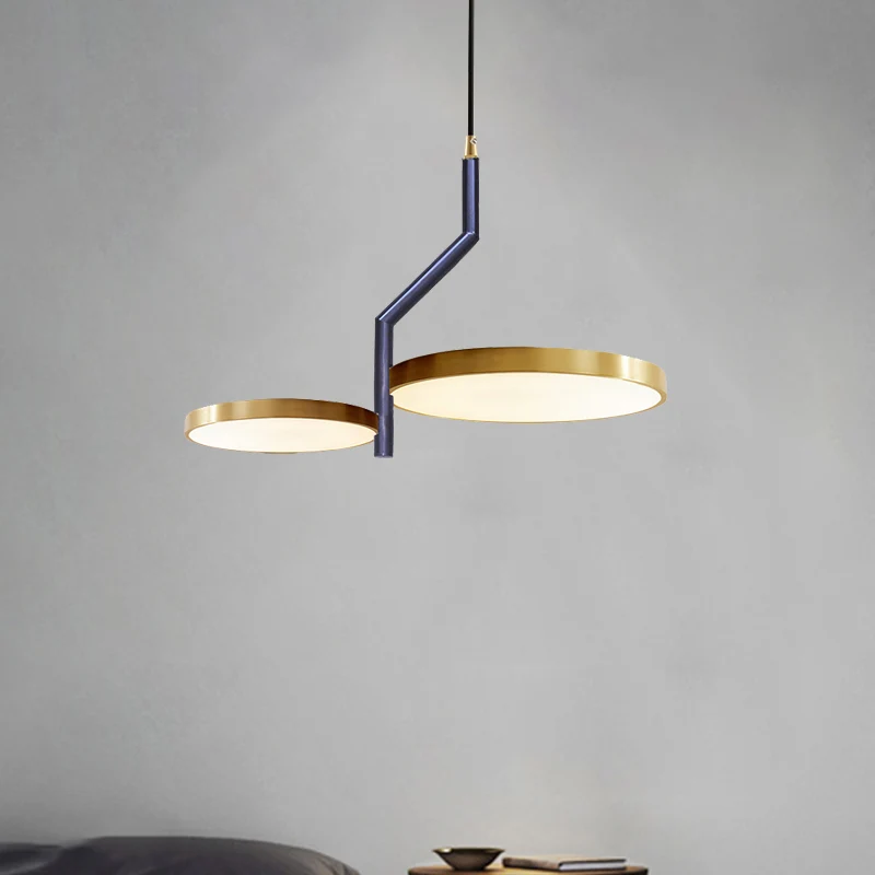 2-hoofds woonkamer hangende kroonluchter moderne zwart en goud gebogen staaf ontworpen plafondophanglamp met ronde metalen...