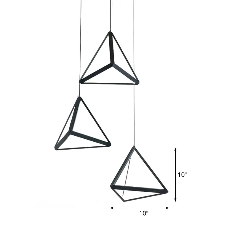 3-hoofds restaurant multi-lichthanger Eenvoudige zwarte LED-hangende plafondlamp met driehoekige metalen kap Clearhalo
