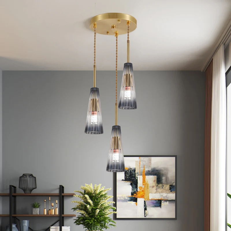 3-koppige restaurant-multilamp-hanger, eigentijds messing downlight met conische, geleidelijke grijze prismatische glazen...