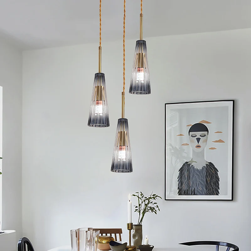 3-koppige restaurant-multilamp-hanger, eigentijds messing downlight met conische, geleidelijke grijze prismatische glazen...