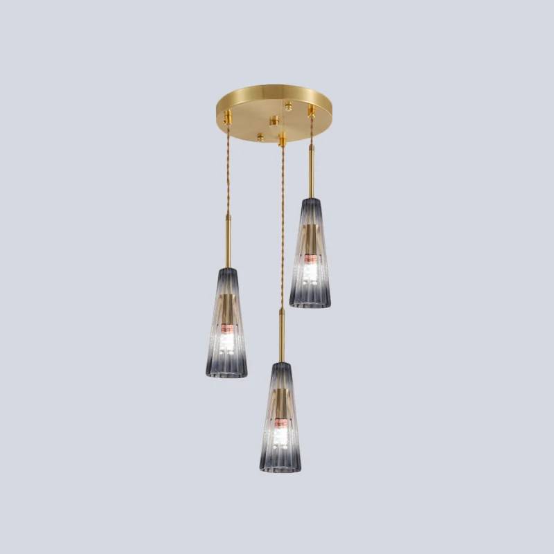 3-koppige restaurant-multilamp-hanger, eigentijds messing downlight met conische, geleidelijke grijze prismatische glazen...