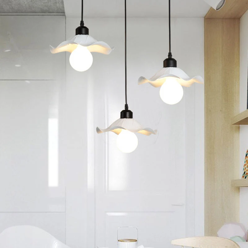 3-kops hanglamp met gegolfde rand, moderne stijl, wit metallic hanglamp met lineaire/ronde luifel Clearhalo