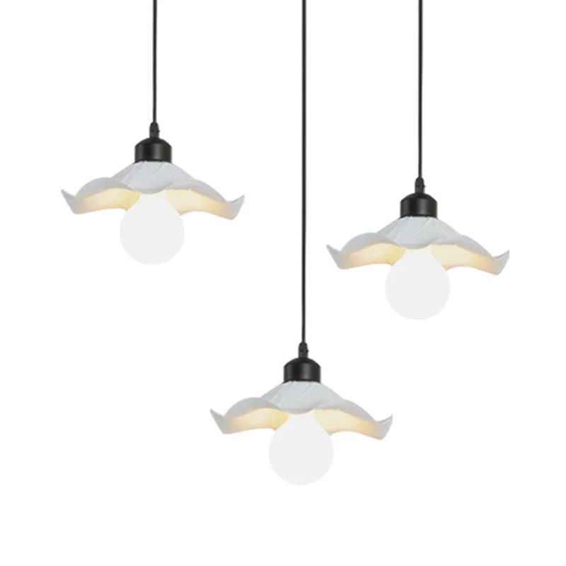 3-kops hanglamp met gegolfde rand, moderne stijl, wit metallic hanglamp met lineaire/ronde luifel Clearhalo