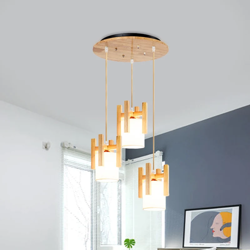 3-lichts dinette multi-licht hanglamp moderne beige plafondlamp met stoffen kolomkap en houten hekwerk Clearhalo