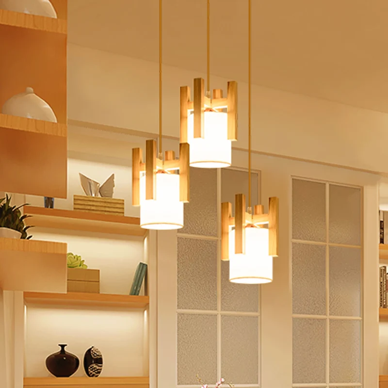 3-lichts dinette multi-licht hanglamp moderne beige plafondlamp met stoffen kolomkap en houten hekwerk Clearhalo