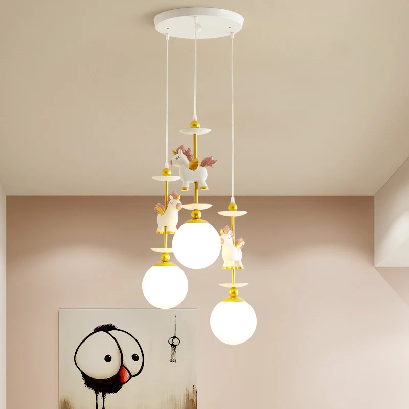 3-lichts slaapkamer multi-licht hanger cartoon witte eenhoorn slingerlamp met mondiale melkglazen kap Clearhalo