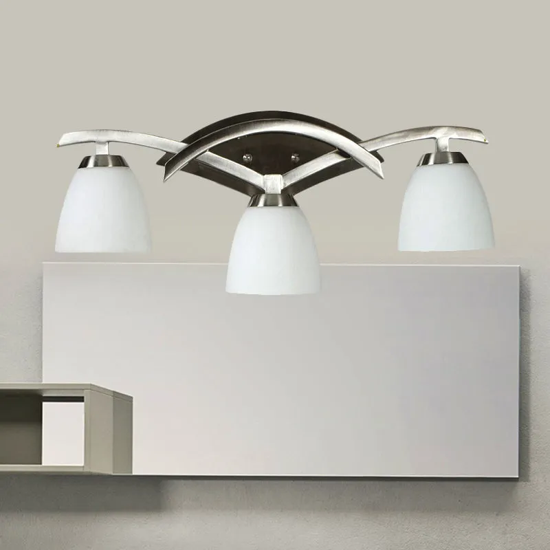 3-lichts wandlamp met kegelvormige witte glazen kap Klassieke badkamermeubelverlichting Clearhalo