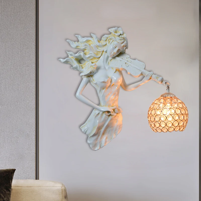 Antiek meisje met vioolwandlamp, enkele lamp, harswandlamp, blaker met bal, afgeschuinde heldere kristallen kap wit/goud C...