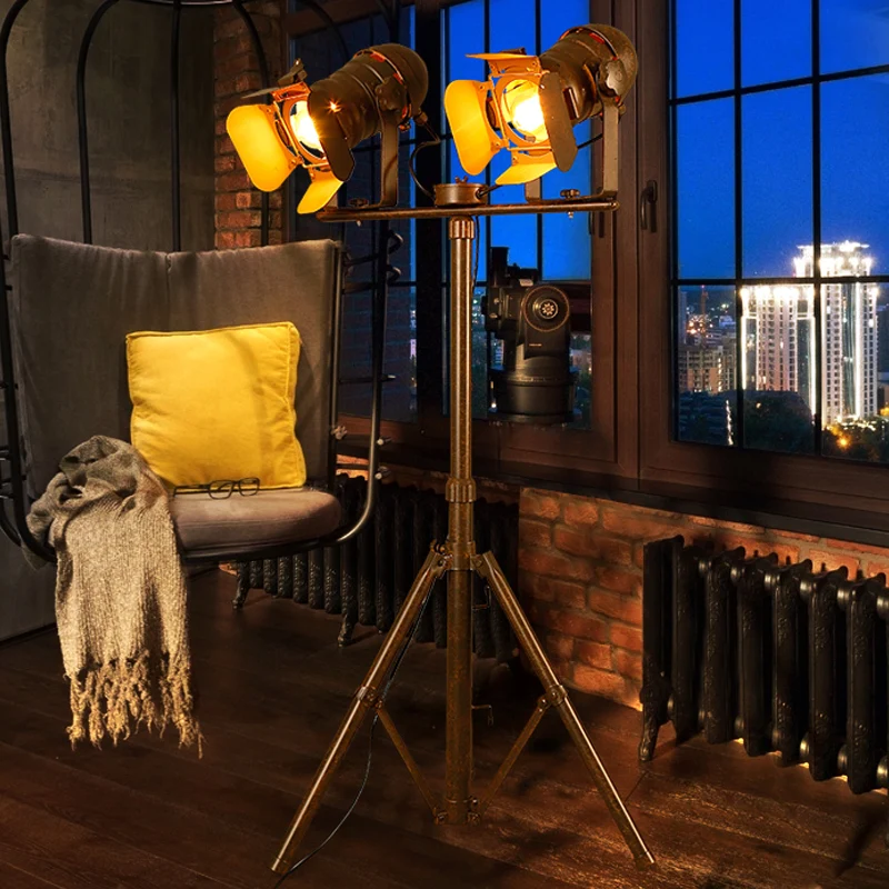 Antieke stijlvolle driepoot staande vloerlamp 1/2-licht metallic draaibare vloerlamp donkerroest voor woonkamer Clearhalo
