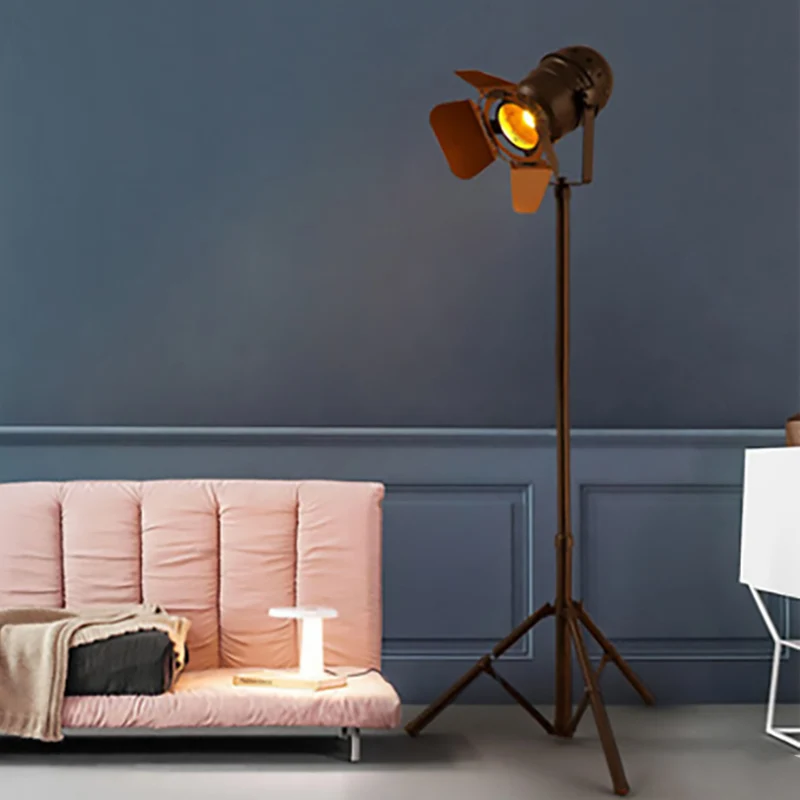 Antieke stijlvolle driepoot staande vloerlamp 1/2-licht metallic draaibare vloerlamp donkerroest voor woonkamer Clearhalo