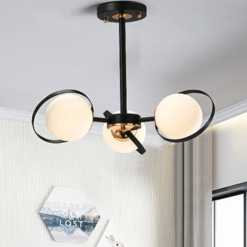 Bal witte glazen kroonluchterverlichting met radiaal ontwerp modernistisch 3/6 lichts zwart hangend plafondlamparmatuur Cl...
