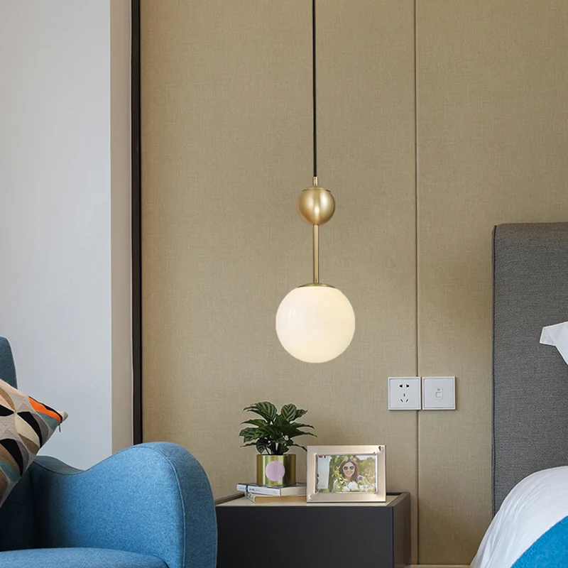 Ball Nachtkastje Hanglamp Opaline Glas 1-lichts Minimalistische hanglamp messing Clearhalo