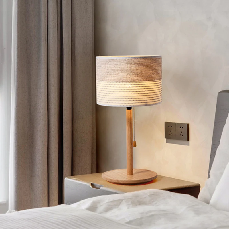 Barrel Shade Pull Chain Tafellamp Modern gestreept stof eenpersoonsbed Nachtlampje met houten standaard Clearhalo