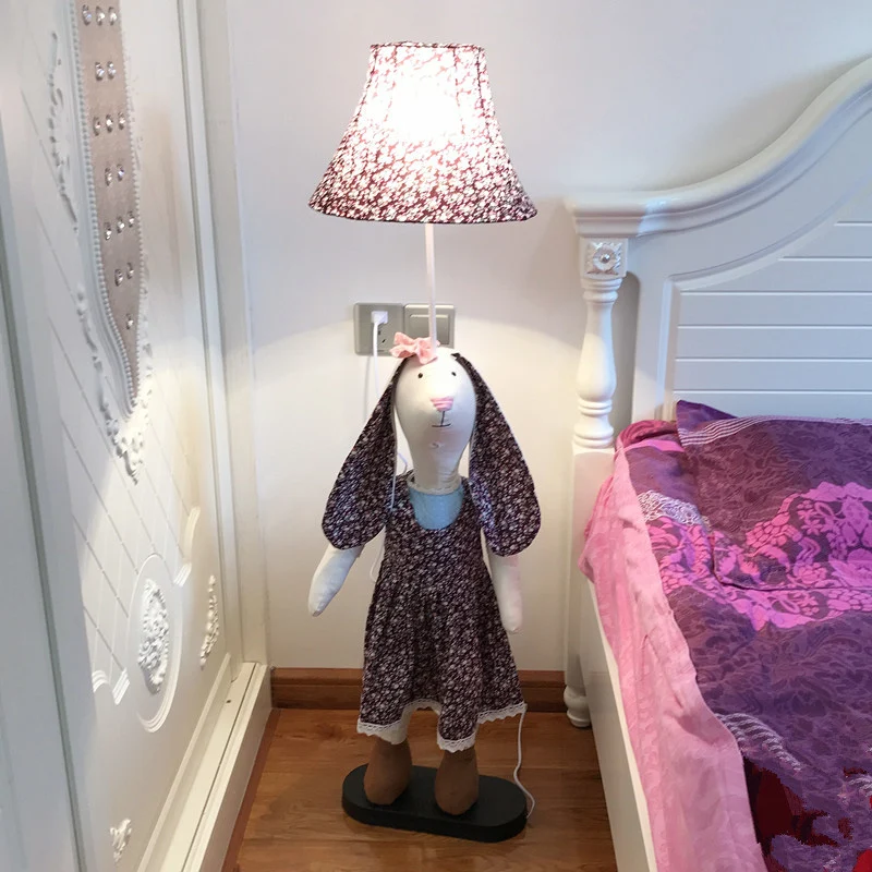 Bedrukte stof konijn staande vloerlamp cartoon stijl enkele paarse opstaande lamp met schaduw Clearhalo